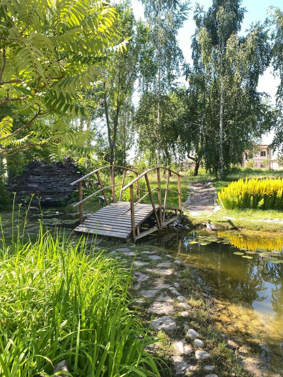 Tri Korony Hotel Чолпон-Ата Екстериор снимка