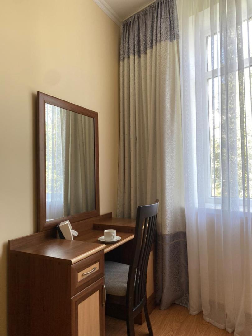 Tri Korony Hotel Чолпон-Ата Екстериор снимка