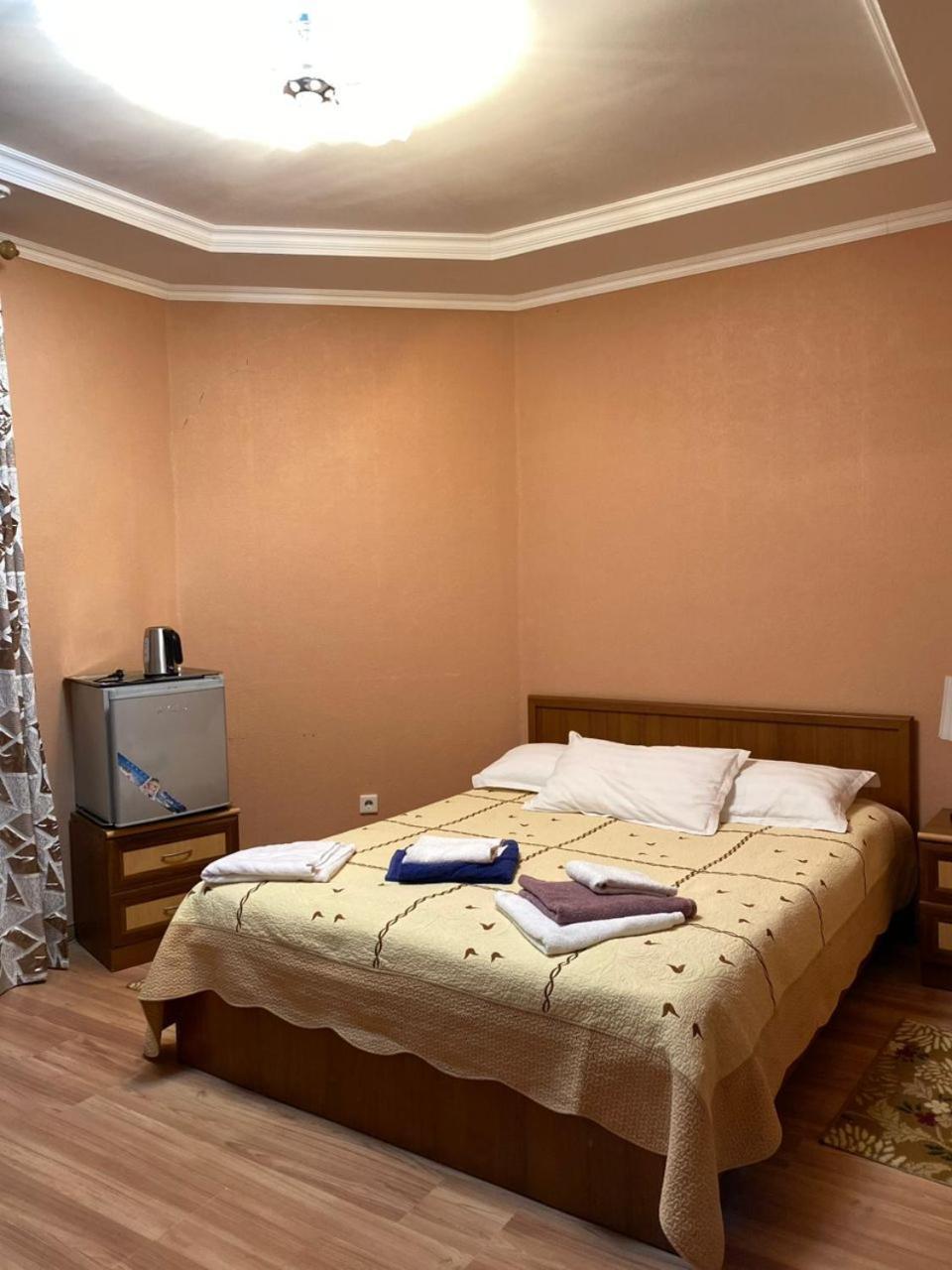 Tri Korony Hotel Чолпон-Ата Екстериор снимка
